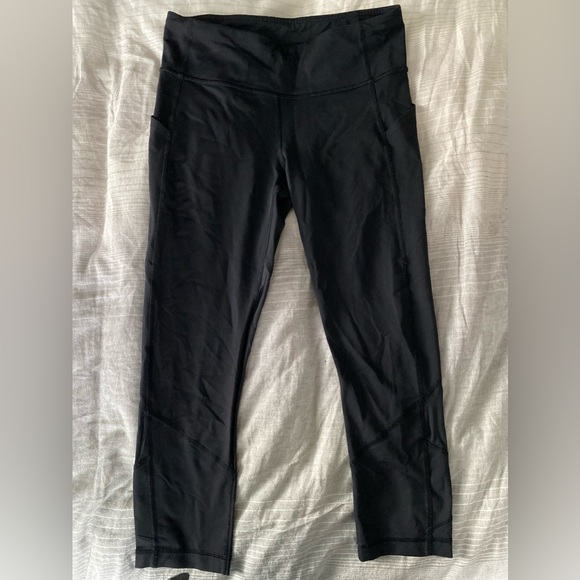 Lululemon pace rival crop leggings, size 6, no tag. - Picture 4 of 4